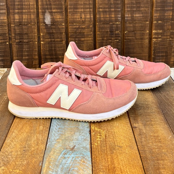 New Balance 220 Pink Shoes - Picture 8 of 16